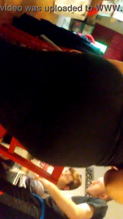 Big booty teen CANDID