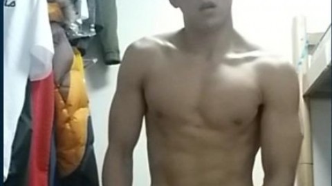 超帅肌肉体育生裸聊
