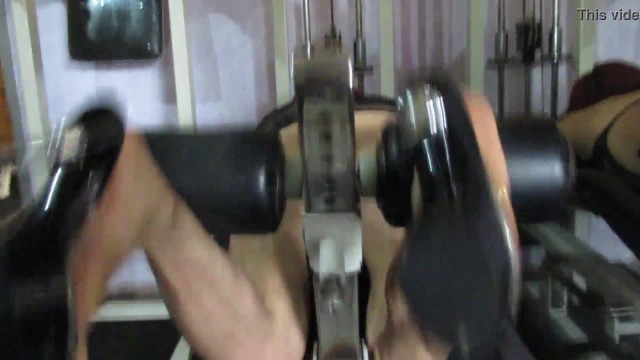 WORKOUT HOT DE LA DIOSA MILF MOSTRANDO CULO Y LABIOS VAGINALES