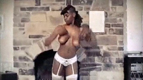 WILD THING - ebony big boobs striptease dance