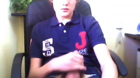 Cute teen boy wanks and cums on webcam • Webcam Twinks