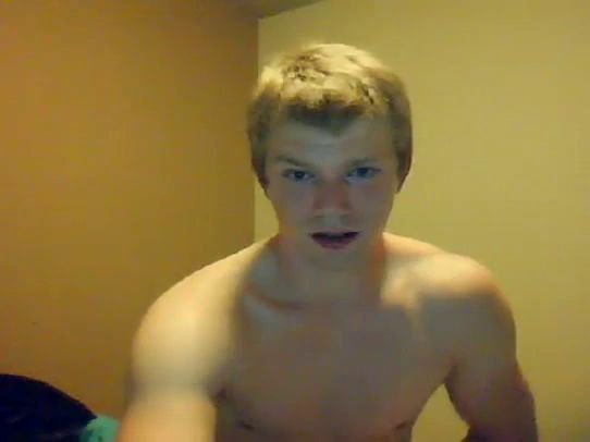 Fit blond british lad working out naked and wanking • Webcam Twinks