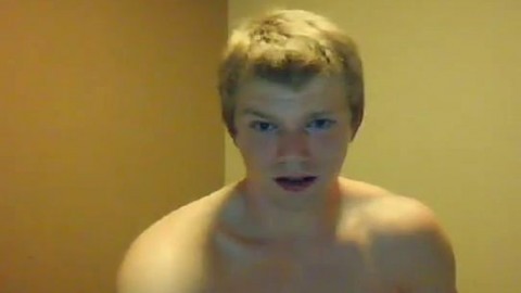 Fit blond british lad working out naked and wanking • Webcam Twinks