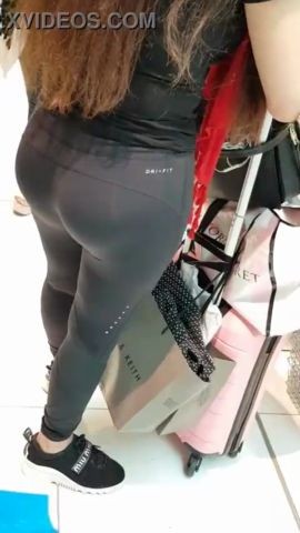 Milf with an insane huge ass in yoga pants