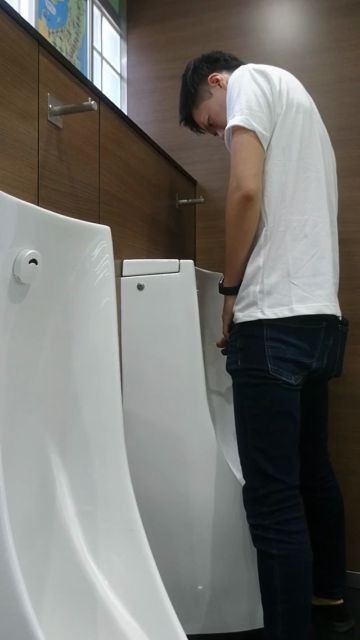 男のトイレ13