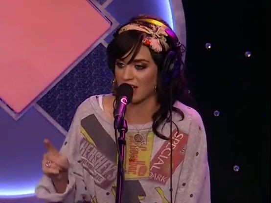 Katy Perry shows her cleavage to Howard Stern, Howard loves