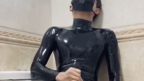 緊身衣男生打槍噴高高