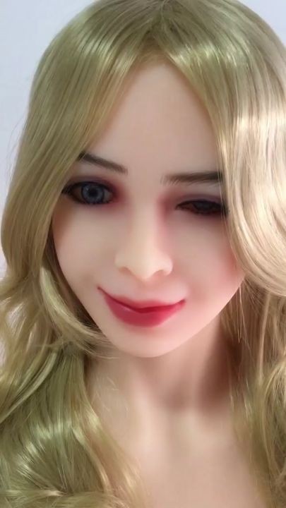 No resistance to Blonde sex doll that can make cute expressions