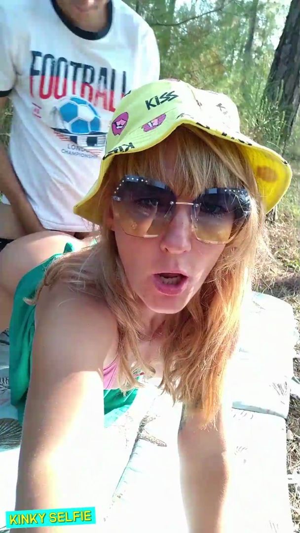 Kinky Selfie - Quick fuck in the forest. Blowjob, Ass Licking, Doggystyle, Cum on face. Outdoor sex