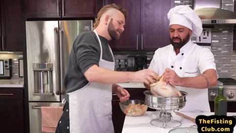 Muscled DILF breeds and fists bearded stud in kitchen