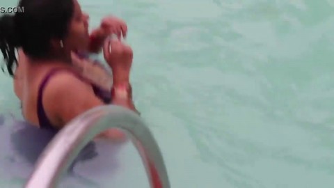 Hot sexy desi aunty showing assets in the pool