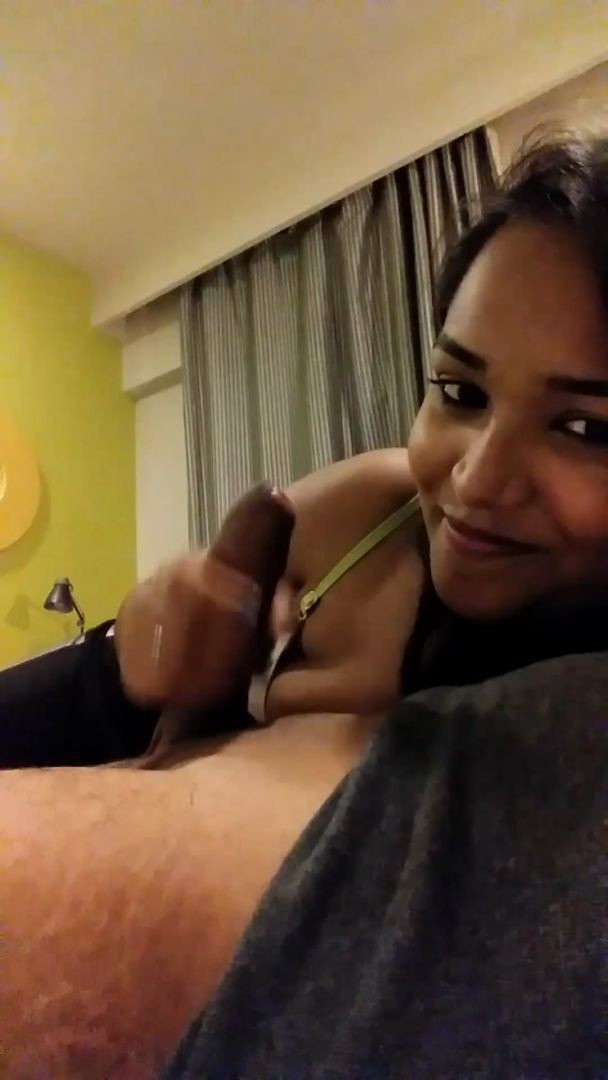 Indian Sexy Girl Sucking her boy friend Cock