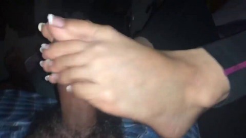 Girlfriend gives foot job until her toes are covered in cum