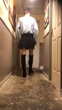 Darren,skirt,stockings and boots outed.MOV