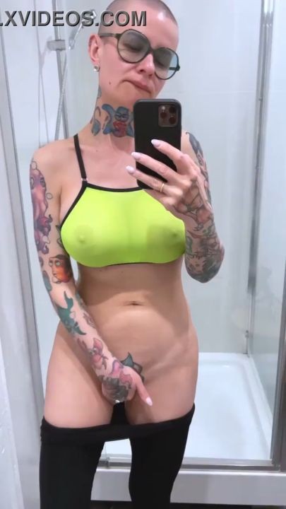 she powerful squirting on the mirror, a crazy slut with big tits