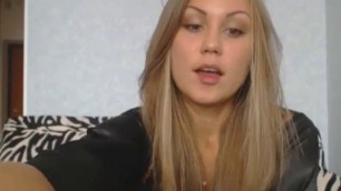 Gorgeous Blonde Webcam Girl Fucks Wet Pussy