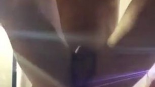 自拍实录～1号哥哥一边抽烟一边不停地抽插！