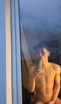 18yo Jack Trapped In His room Cums 4 U On His Window