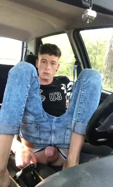 Craig fingers his ass and wanks in the car