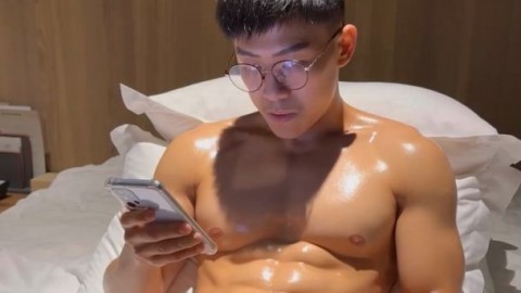 亚洲性感肌肉男同志性爱视频 玩游戏选择爱爱模式