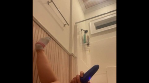 Tan pawg has squirting orgasm after her shower