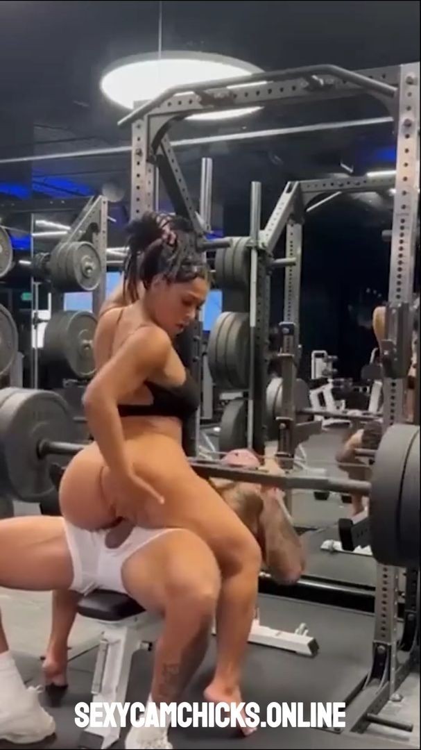 ebony chick gets fucked in gym
