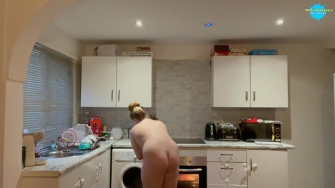 AMATEUR TEENAGER Naked Cleaning porn