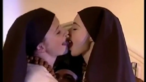 Dos monjas haciendo penitencias...angel youngs anal