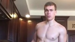 BEAUTIFUL UNCUT MUSCLE GUY SHOWING HIS BODY ON CAM FOR THE FIRST TIME