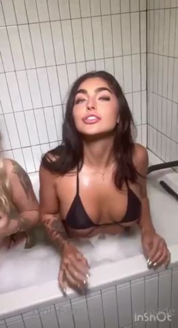 jaelani jade nude plays in bath