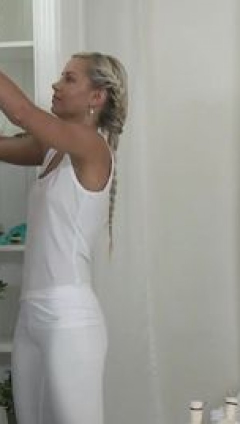 Blonde masseuses fucks mucled dude