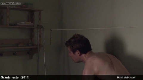 男性有名人ジェームズ・ノートンの上半身裸でセクシーなバスタブシーン