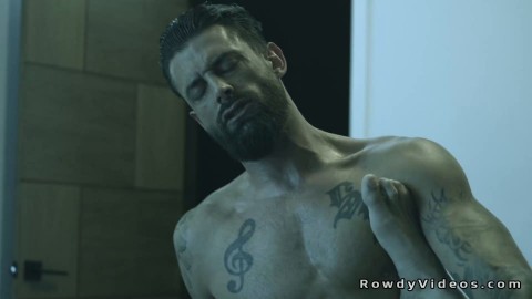 Unhomed man Alpha Wolfe gets roof for anal sex from rich gay Roman Todd