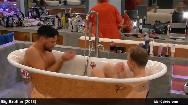 リアリティショー中にセクシーに見える男性有名人andrew_brady