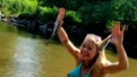 Meetmadden Kayaking Vertical Lewd Wife Gives Hand Job