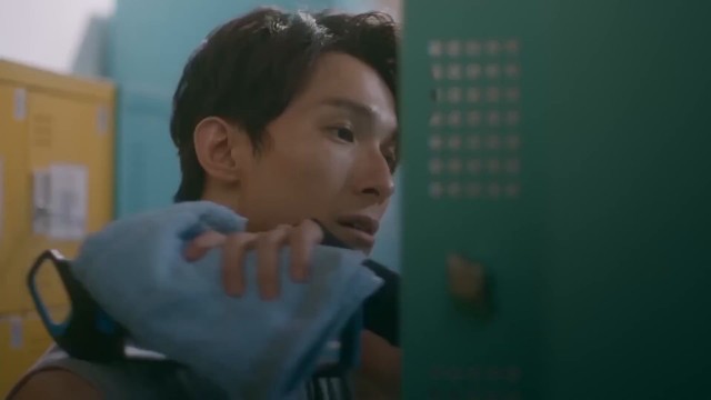 年下狼狗霸道强吻！！在更衣室里狠狠把学长压在墙上！_ BL _ HIStory3那一天Make Our Days Count【Caravan