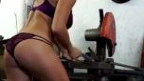 Meetmadden Grinding Metal Vertical Lewd Watching Wife Fucked