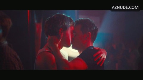 AllOfUsStrangers-Scott-Mescal-UHD-04_hd