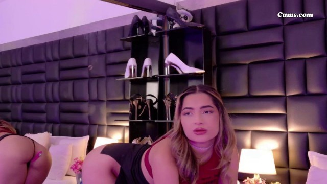 Teasing Babe with Nice Boobs Plays Her Wet Pussy