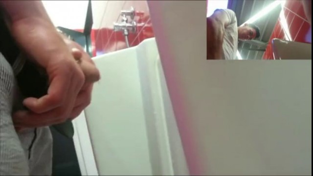 Spycam Caught Guy Pissing in Urinal