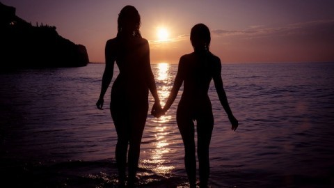  Lesbea - Lesbian Lovers Honour May And Lilu Moon Kiss As The Sun Shines Its First Rays