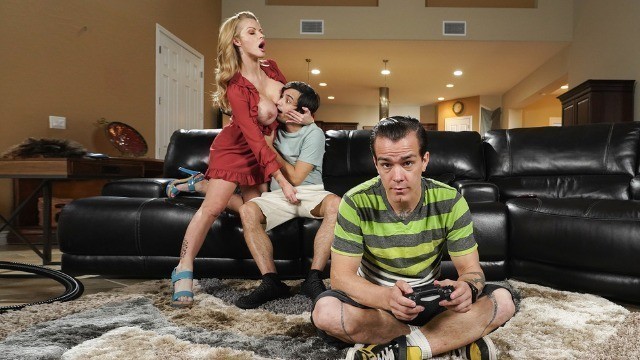 Brazzers - Mom's Joslyn James Got NewTits! 