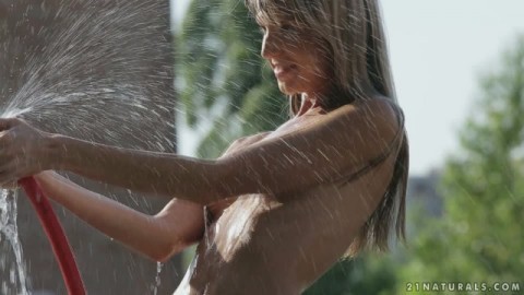21Naturals - Doris Ivy Received Rooftop Fun After Pouring Water
